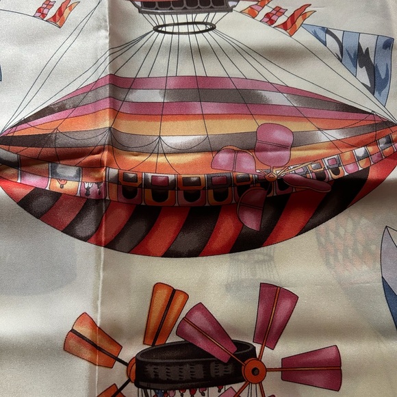 Authentic Hermes Scarf 100%silk  🧣 - Picture 15 of 16